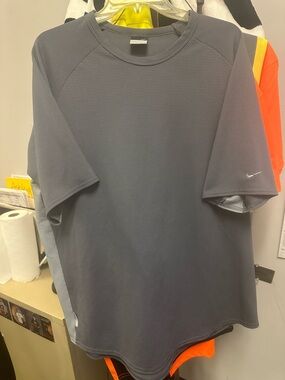 XL Nike Men’s Dri-Fit Grey Short-Sleeve Performance Shirt